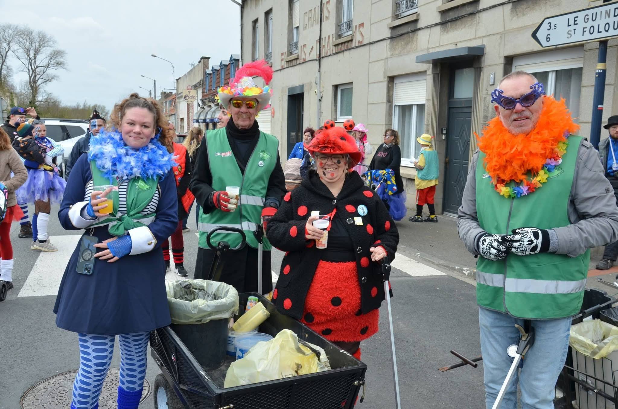 [Ramassage de déchets de carnaval]